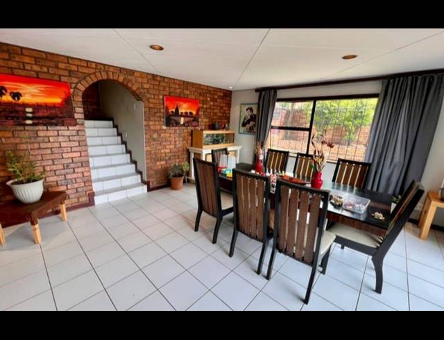4 BEDROOM FREEHOLD FOR SALE IN GLENVISTA